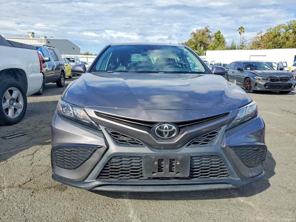 2021 Toyota Camry მანქანა იყიდება აუქციონზე, vin: 4T1G11AK4MU545873, აუქციონის ნომერი: 61997806
