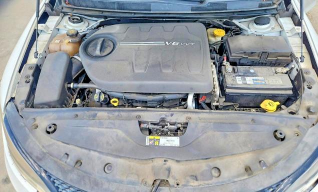 62763006 :رقم المزاد ، 1C3CCCBG1FN661553 vin ، 2015 Chrysler 200 مزاد بيع