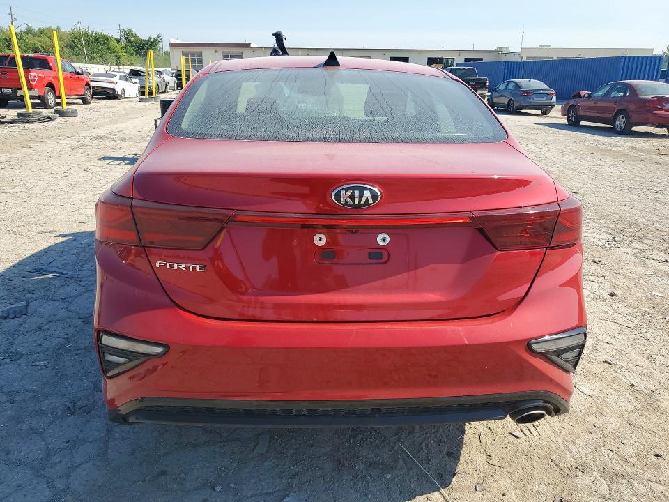 60777596 :رقم المزاد ، 3KPF24AD2ME352894 vin ، 2021 Kia Forte مزاد بيع