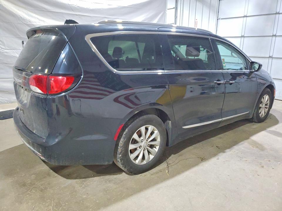 Продажа на аукционе авто 2018 Chrysler Pacifica, vin: 2C4RC1BG8JR175330, номер лота: 62761346