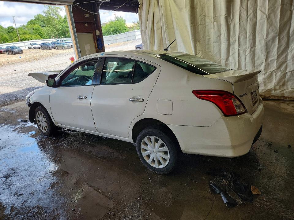59596496 :رقم المزاد ، 3N1CN7AP0JL831945 vin ، 2018 Nissan Versa مزاد بيع