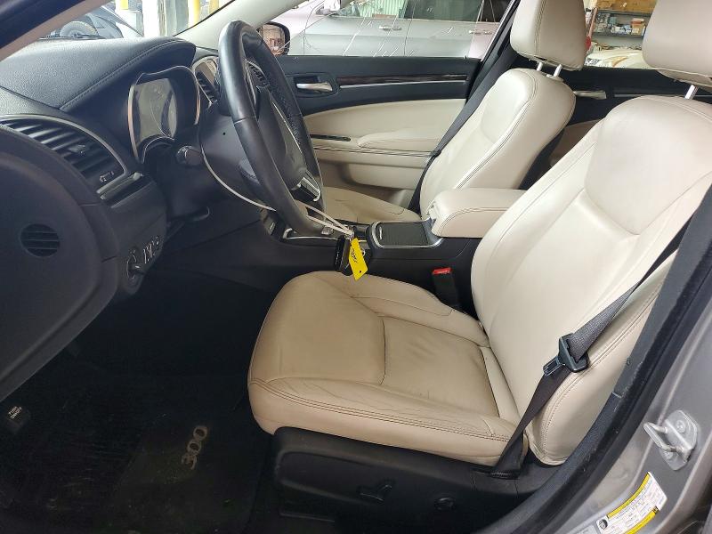 62247426 :رقم المزاد ، 2C3CCAAG8FH735887 vin ، 2015 Chrysler 300 مزاد بيع