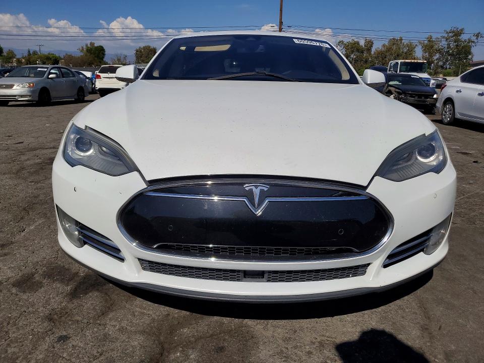 2015 Tesla Model S მანქანა იყიდება აუქციონზე, vin: 5YJSA1E2XFF103720, აუქციონის ნომერი: 60596776