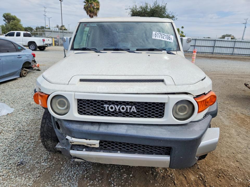 61762106 :رقم المزاد ، JTEBU4BF9EK190488 vin ، 2014 Toyota Fj Cruiser مزاد بيع