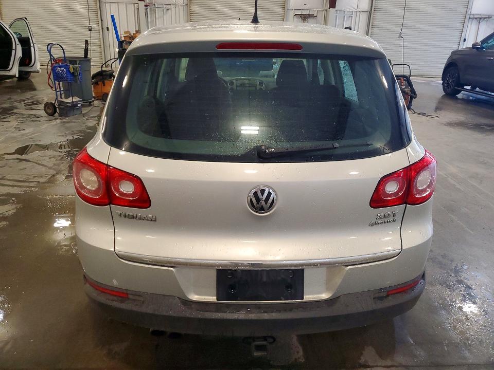 2011 Volkswagen Tiguan მანქანა იყიდება აუქციონზე, vin: WVGBV7AX9BW506856, აუქციონის ნომერი: 73342365