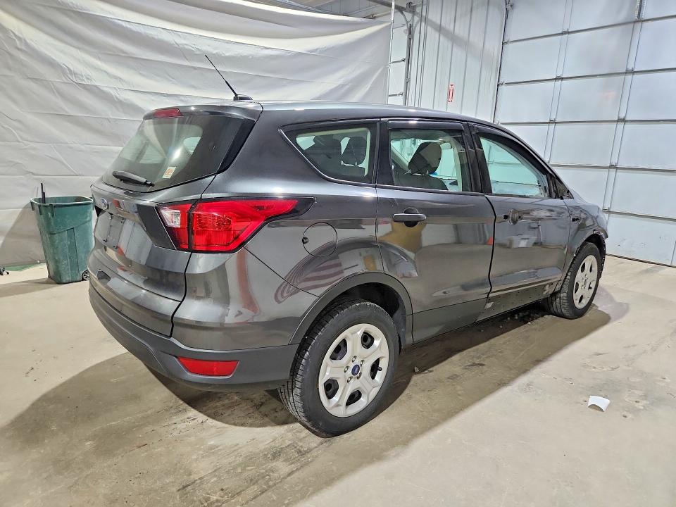2019 Ford Escape მანქანა იყიდება აუქციონზე, vin: 1FMCU0F70KUB18045, აუქციონის ნომერი: 60055156