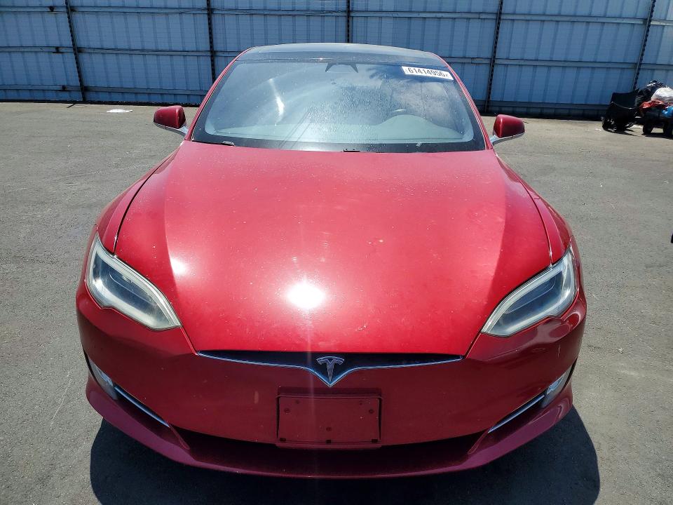 61414956 :رقم المزاد ، 5YJSA1E27JF281321 vin ، 2018 Tesla Model S مزاد بيع
