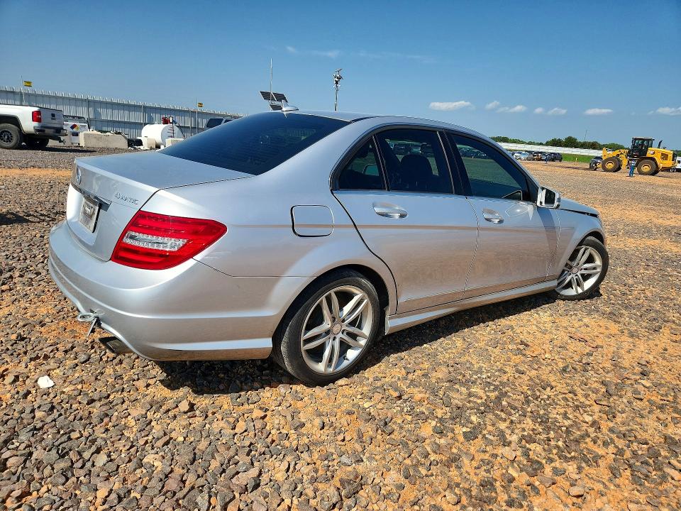2012 Mercedes-benz C მანქანა იყიდება აუქციონზე, vin: WDDGF8BB4CR193575, აუქციონის ნომერი: 61556876
