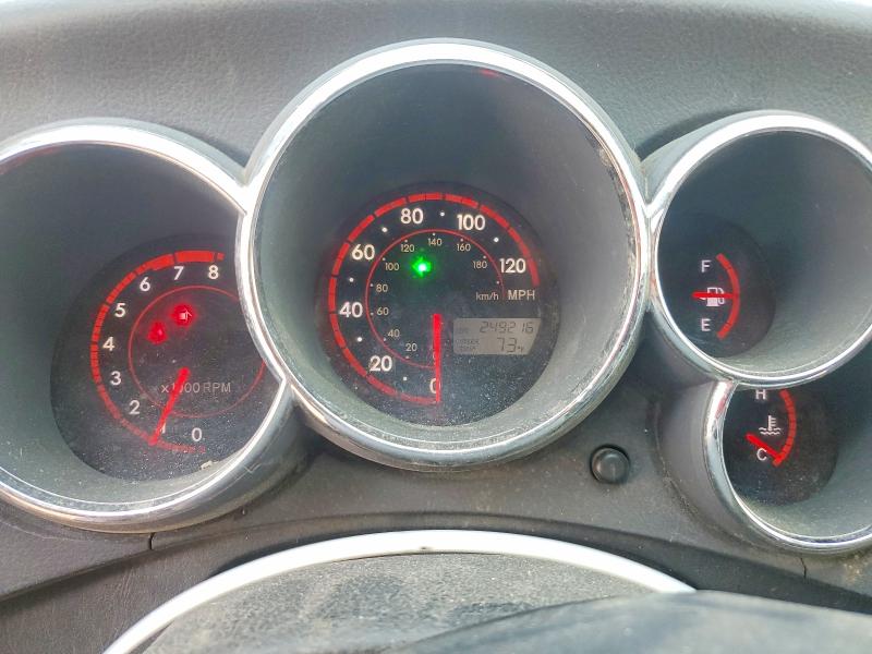 Auction sale of the 2005 Toyota Matrix, vin: 2T1KR32E85C493805, lot number: 61910736