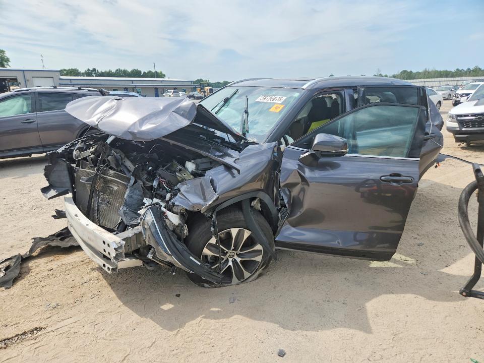 Продажа на аукционе авто 2022 Toyota Highlander, vin: 5TDGZRAH6NS105675, номер лота: 59726076