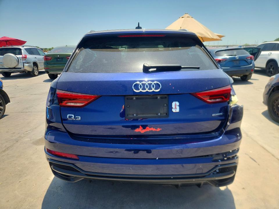 63486276 :رقم المزاد ، WA1EECF39M1098949 vin ، 2021 Audi Q3 مزاد بيع
