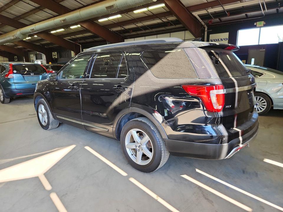 60611386 :رقم المزاد ، 1FM5K8DH6HGA14045 vin ، 2017 Ford Explorer مزاد بيع