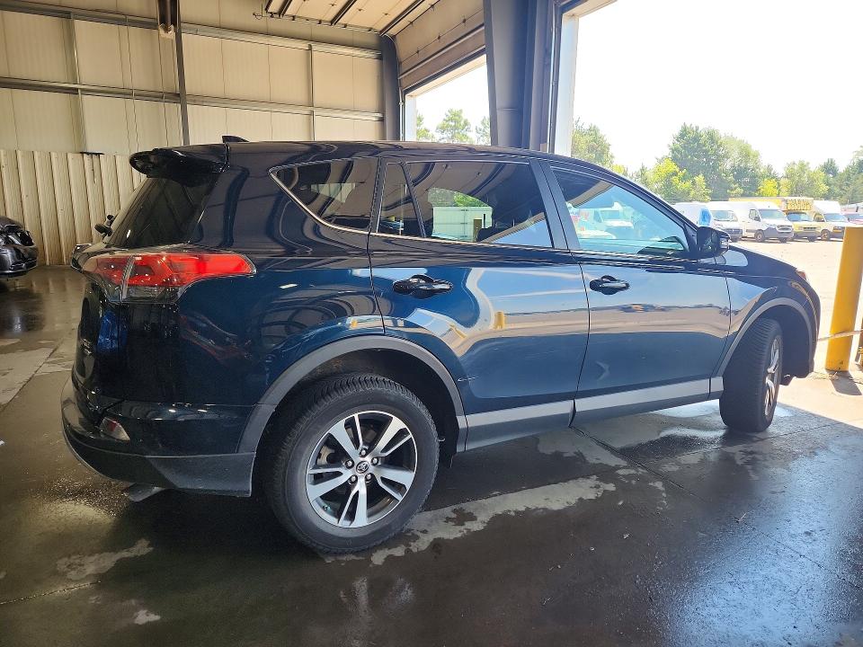 Aukcja sprzedaży 2018 Toyota Rav4, vin: 2T3RFREV6JW815783, numer aukcji: 62502866