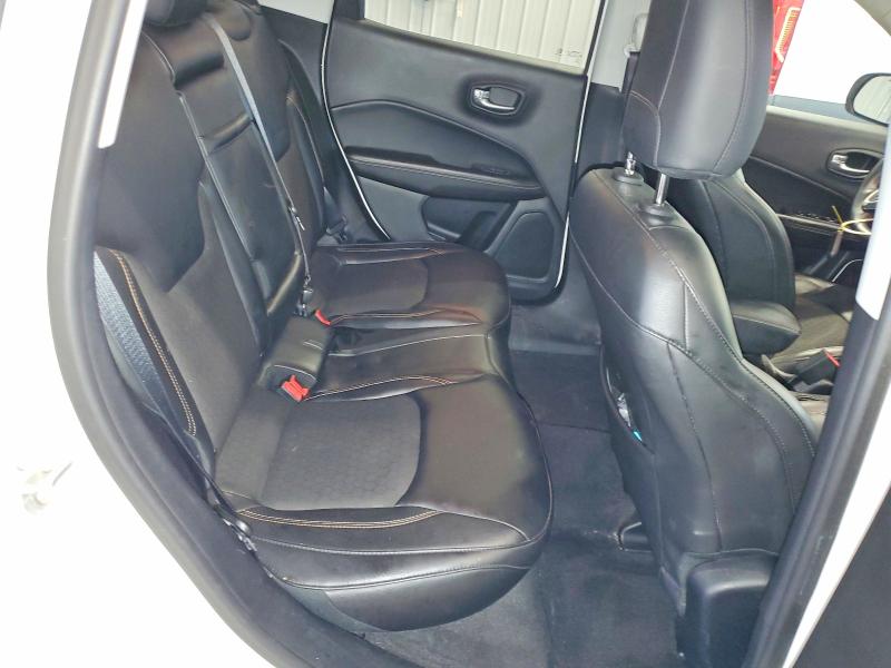 62983086 :رقم المزاد ، 3C4NJDBB4JT241153 vin ، 2018 Jeep Compass مزاد بيع