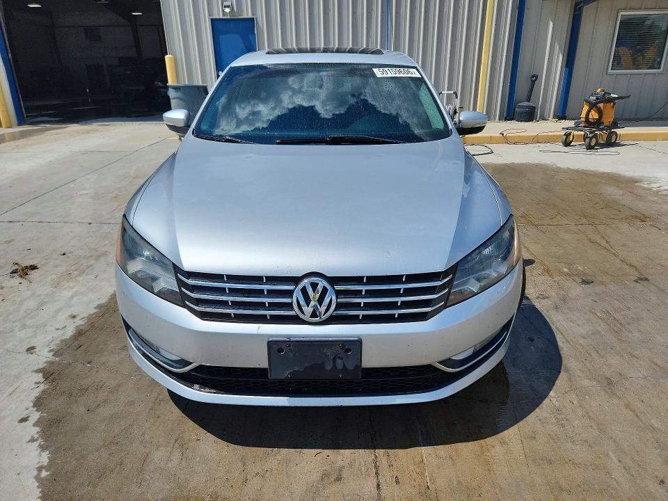 59159606 :رقم المزاد ، 1VWCV7A39FC076921 vin ، 2015 Volkswagen Passat مزاد بيع