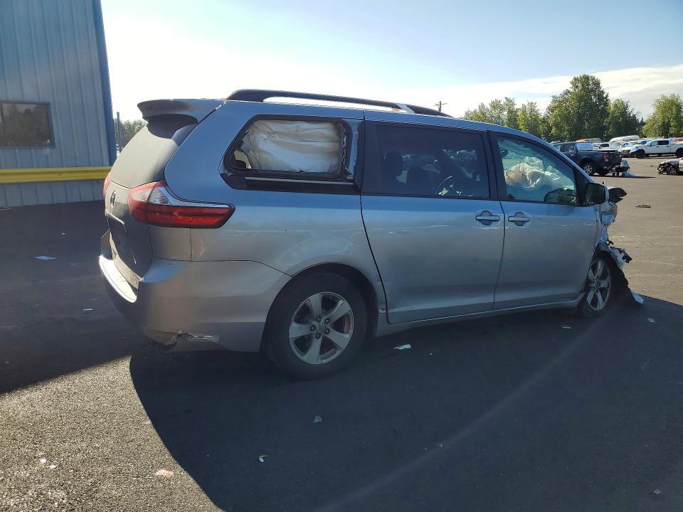 63215856 :رقم المزاد ، 5TDKK3DC9FS587006 vin ، 2015 Toyota Sienna مزاد بيع
