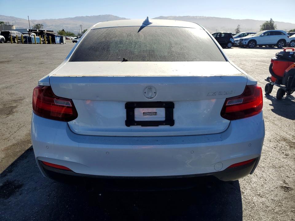 61520106 :رقم المزاد ، WBA1J7C5XGV360226 vin ، 2016 Bmw M235i مزاد بيع