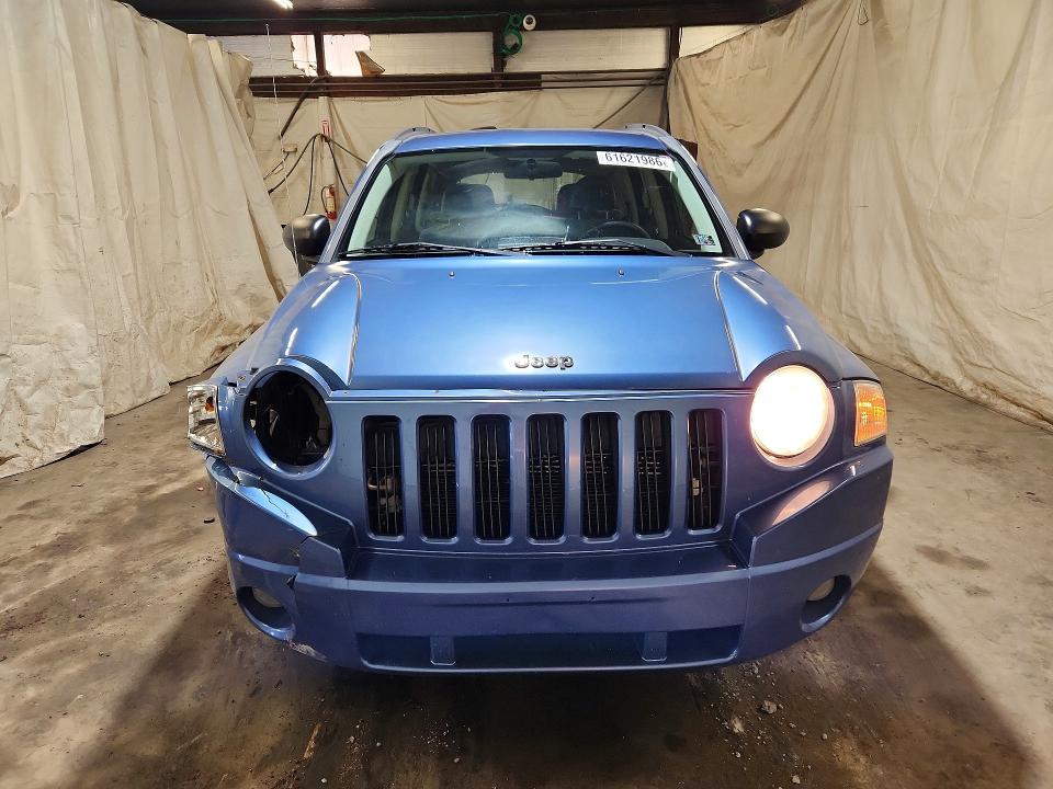 61621986 :رقم المزاد ، 1J8FT47W97D200275 vin ، 2007 Jeep Compass مزاد بيع