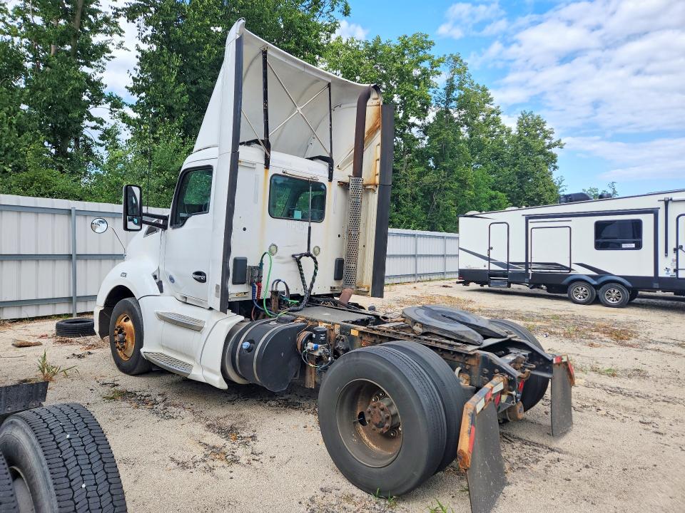 61970266 :رقم المزاد ، 1XKYA48X7FJ403411 vin ، 2015 Kenworth Construction مزاد بيع