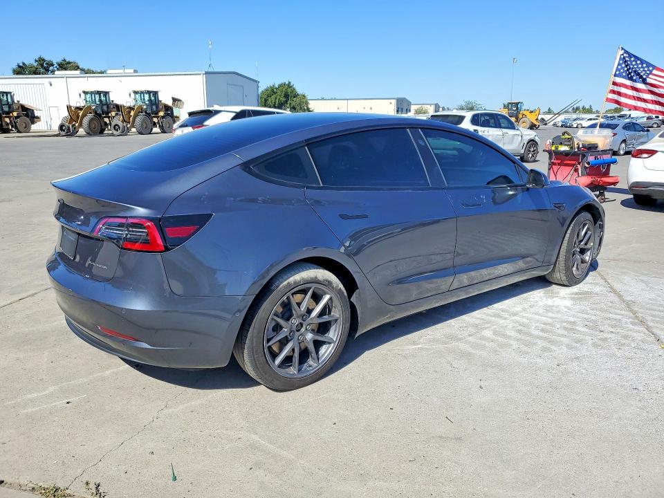 62681726 :رقم المزاد ، 5YJ3E1EB2NF319634 vin ، 2022 Tesla Model 3 مزاد بيع