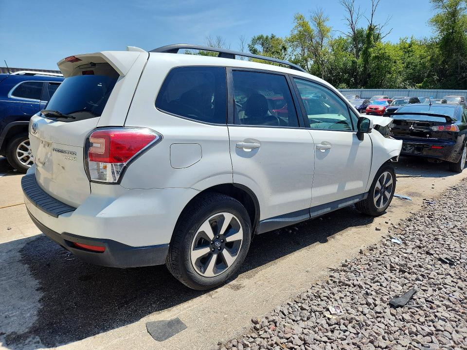Продажа на аукционе авто 2017 Subaru Forester, vin: JF2SJAGC8HH425279, номер лота: 63183386