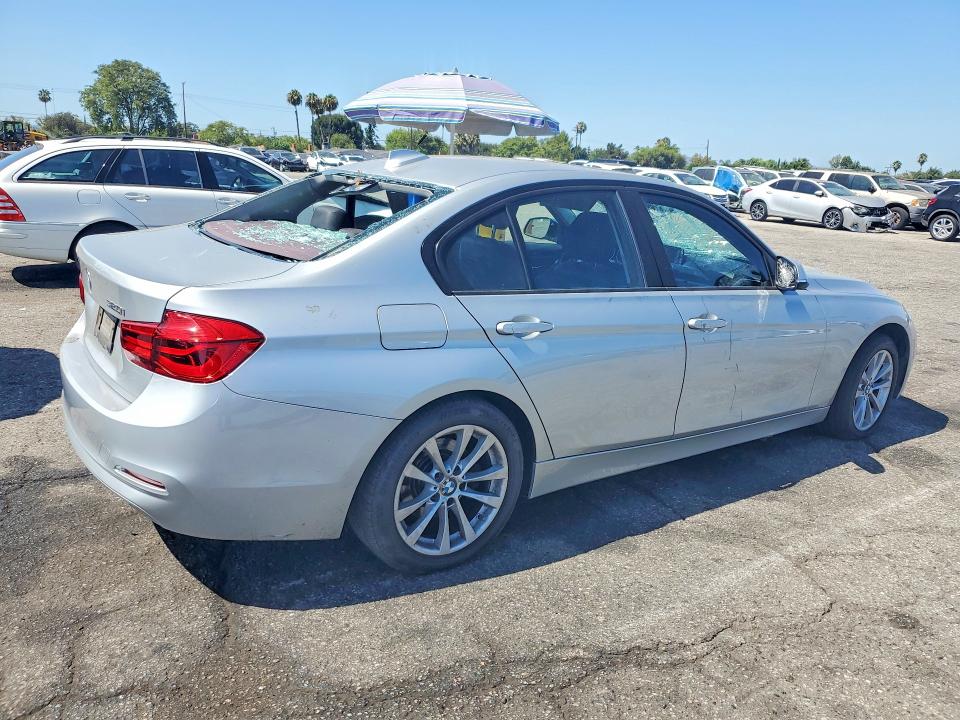 61334556 :رقم المزاد ، WBA8A9C57JAH12335 vin ، 2018 Bmw 320 مزاد بيع