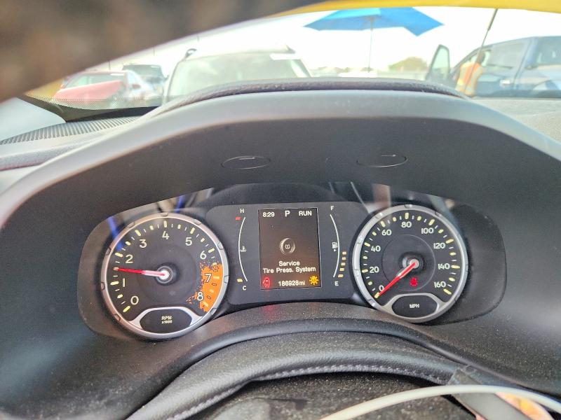 2015 Jeep Renegade მანქანა იყიდება აუქციონზე, vin: ZACCJBBT5FPC33128, აუქციონის ნომერი: 61612756