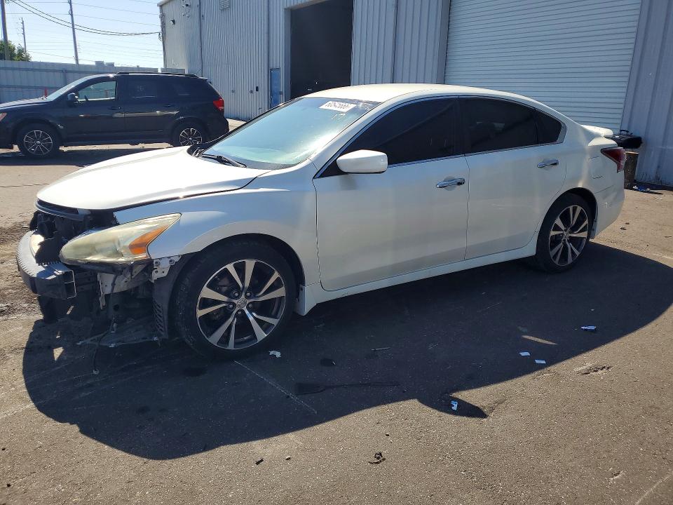 60545666 :رقم المزاد ، 1N4AL3AP1FC588612 vin ، 2015 Nissan Altima مزاد بيع