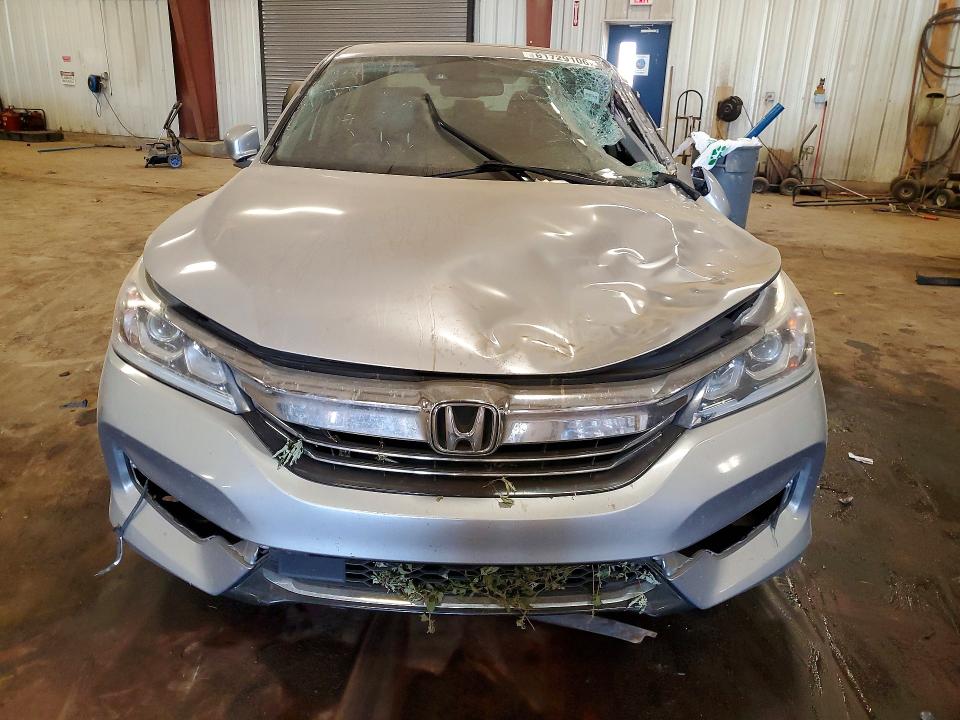 Продажа на аукционе авто 2017 Honda Accord, vin: JHMCR6F52HC010790, номер лота: 61729106