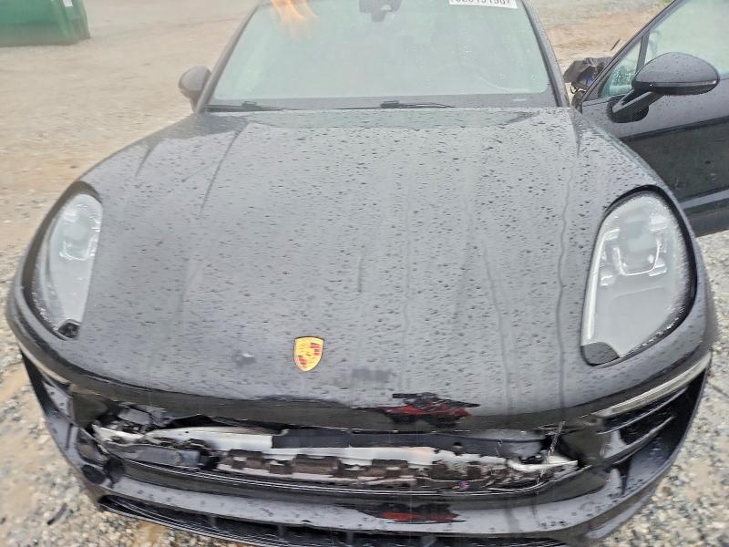 62319196 :رقم المزاد ، WP1AG2A58JLB64553 vin ، 2018 Porsche Macan مزاد بيع