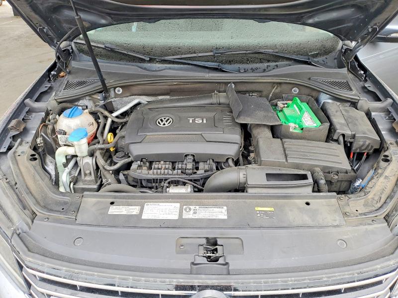 61085376 :رقم المزاد ، 1VWDT7A38HC036102 vin ، 2017 Volkswagen Passat مزاد بيع
