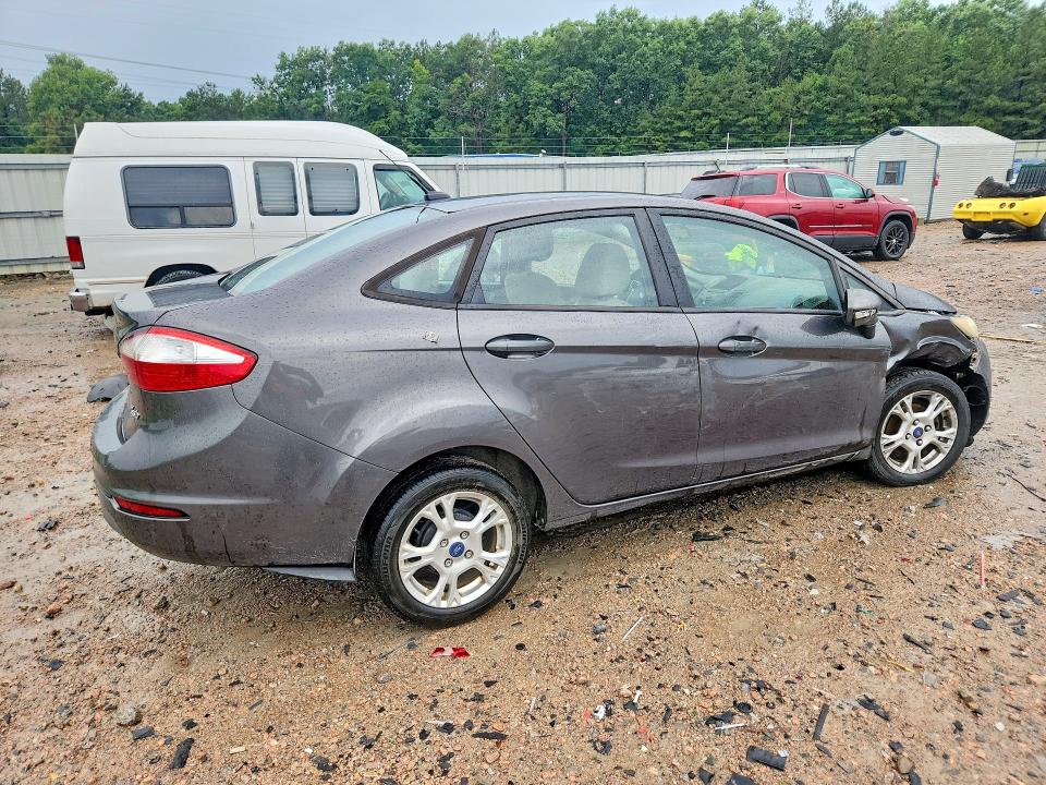 62093856 :رقم المزاد ، 3FADP4BJ7FM110369 vin ، 2015 Ford Fiesta مزاد بيع