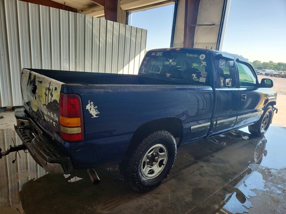 61022436 :رقم المزاد ، 2GCEC19V921282065 vin ، 2002 Chevrolet Silverado مزاد بيع