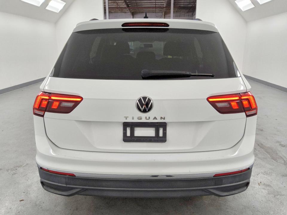 62489486 :رقم المزاد ، 3VV1B7AX7NM083077 vin ، 2022 Volkswagen Tiguan مزاد بيع
