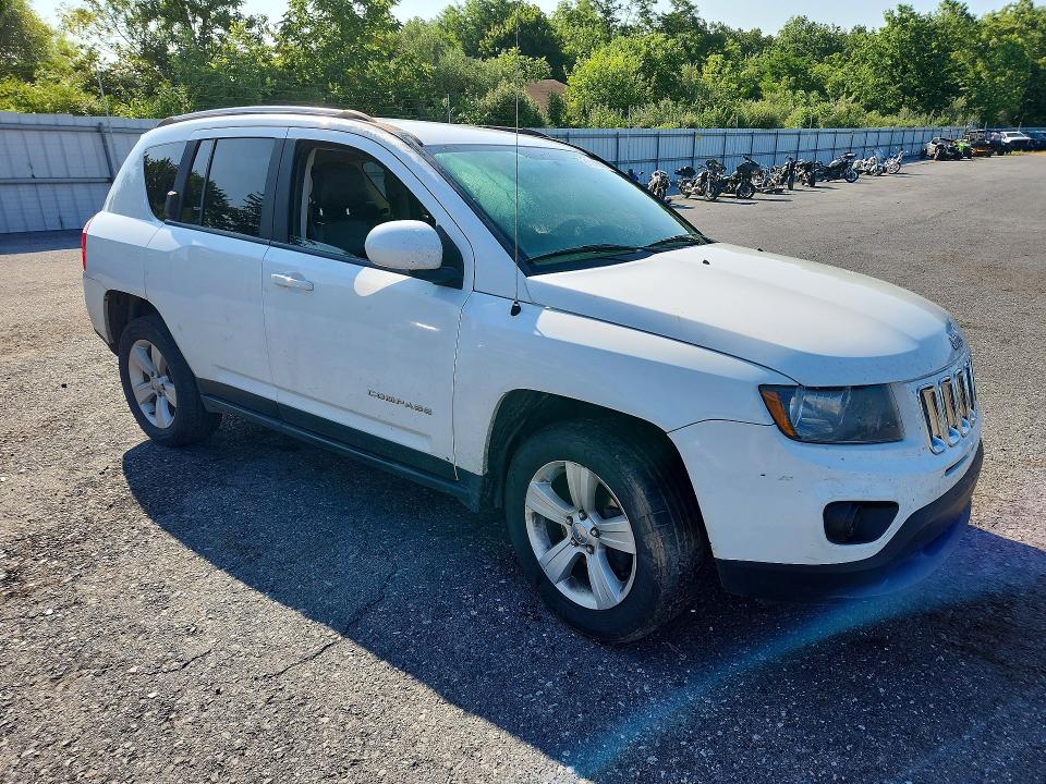 61042816 :رقم المزاد ، 1C4NJDEB4GD690942 vin ، 2016 Jeep Compass مزاد بيع