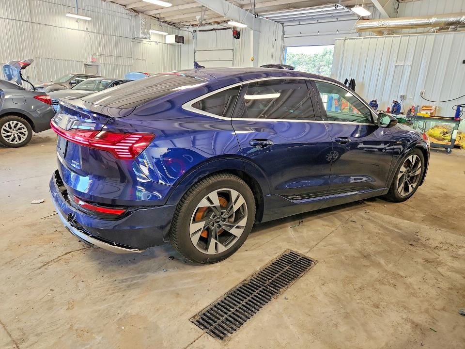 60569506 :رقم المزاد ، WA11ABGE1NB020021 vin ، 2022 Audi E-tron مزاد بيع