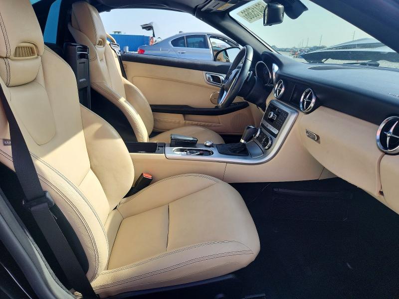 60415366 :رقم المزاد ، WDDPK4HA3DF058528 vin ، 2013 Mercedes-benz Slk مزاد بيع