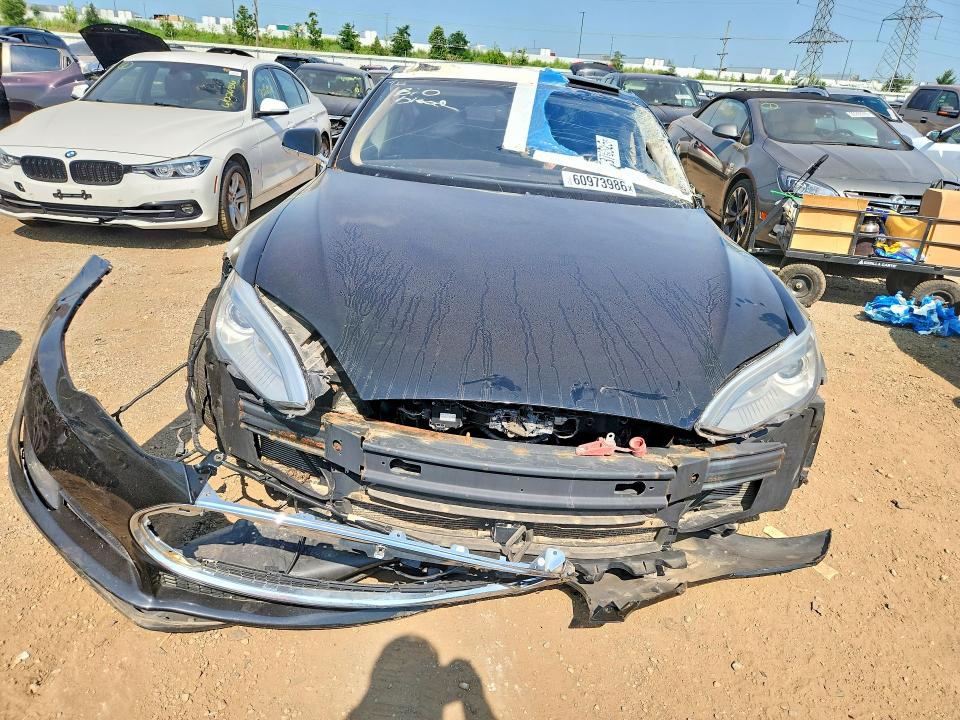 Продажа на аукционе авто 2015 Tesla Model S, vin: 5YJSA1S23FF088028, номер лота: 60973986