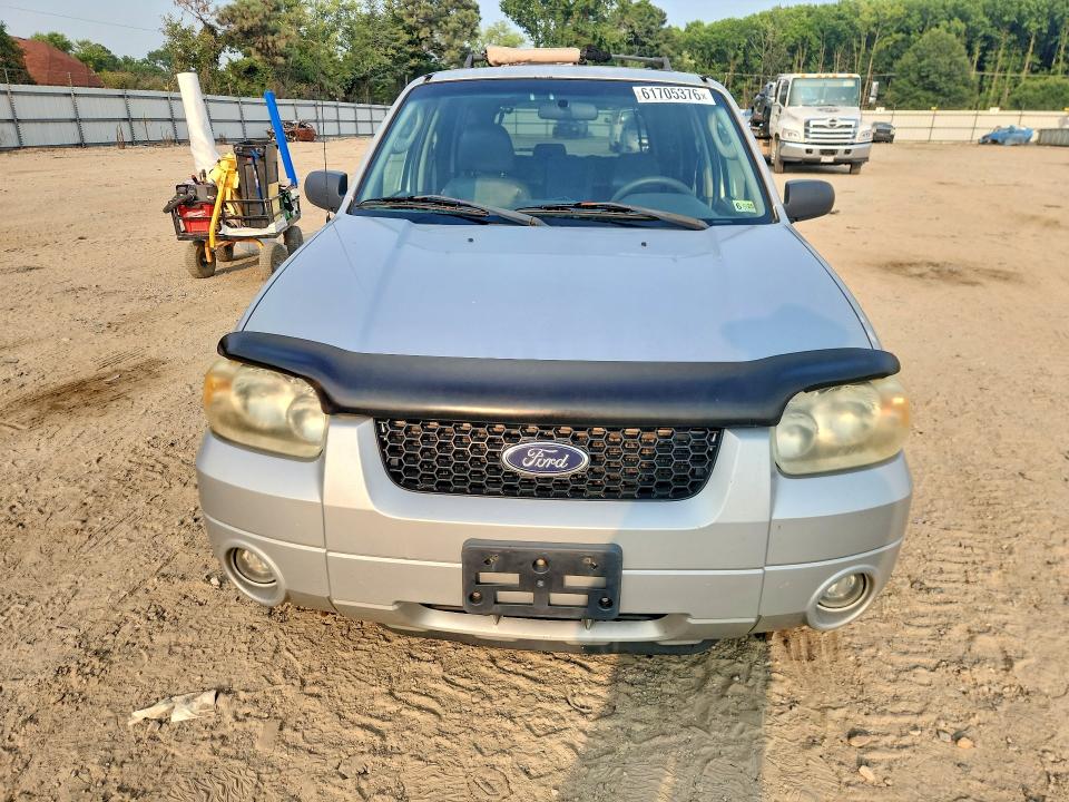61705376 :رقم المزاد ، 1FMCU96H96KA20615 vin ، 2006 Ford Escape مزاد بيع