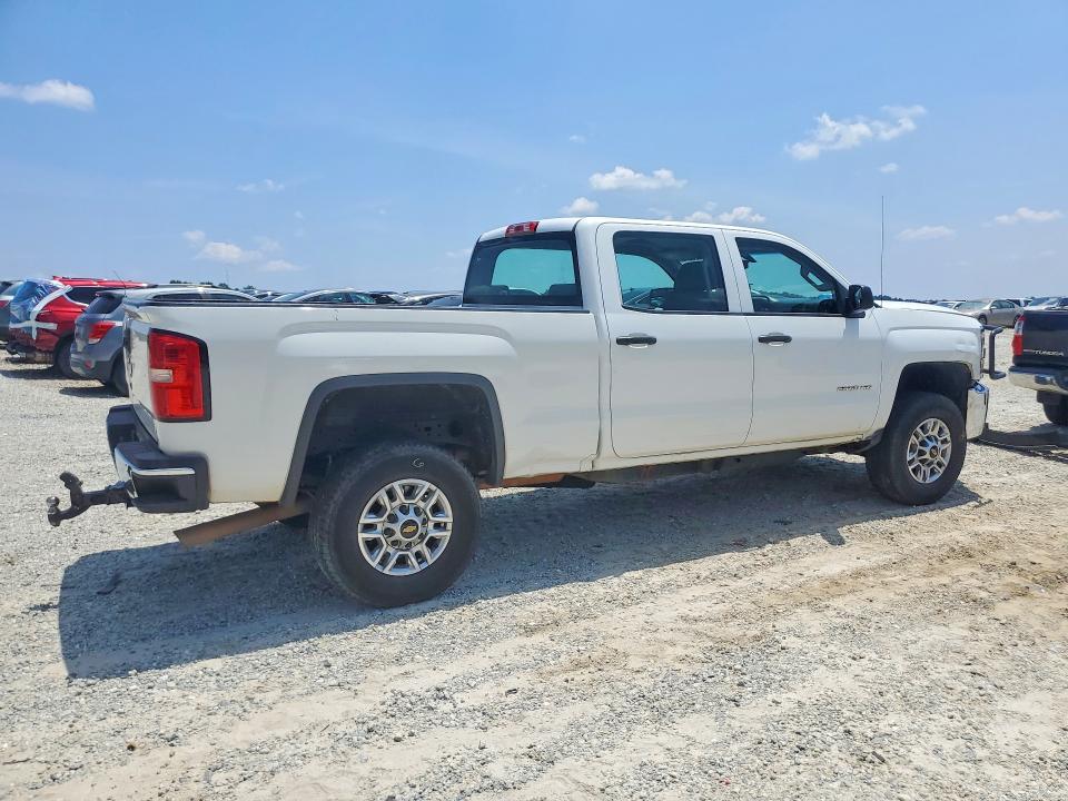 63426376 :رقم المزاد ، 1GC1KUEG0JF208423 vin ، 2018 Chevrolet Silverado مزاد بيع