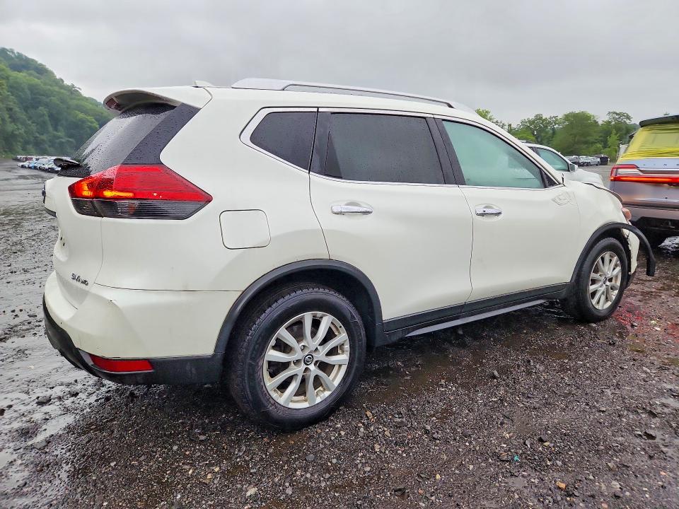 Продажа на аукционе авто 2017 Nissan Rogue, vin: KNMAT2MV2HP601331, номер лота: 62129566