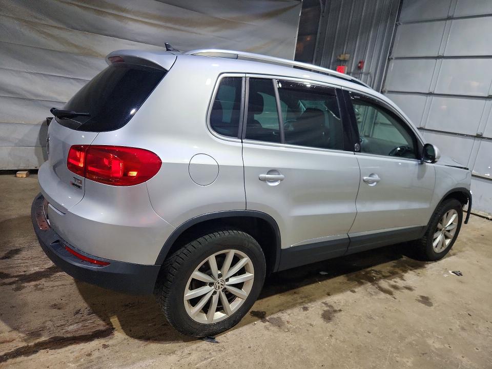 61516926 :رقم المزاد ، WVGSV7AX8HK039574 vin ، 2017 Volkswagen Tiguan مزاد بيع