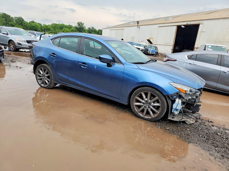 61750186 :رقم المزاد ، 3MZBN1V32JM193587 vin ، 2018 Mazda 3 مزاد بيع