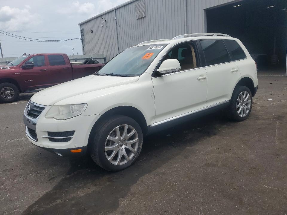 62910616 :رقم المزاد ، WVGBF7A95AD004354 vin ، 2010 Volkswagen Touareg مزاد بيع