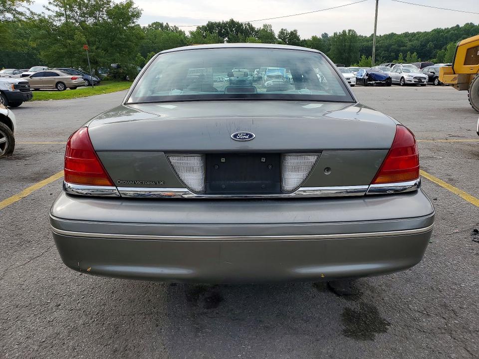 61556126 :رقم المزاد ، 2FAFP74W1YX139635 vin ، 2000 Ford Crown Victoria مزاد بيع