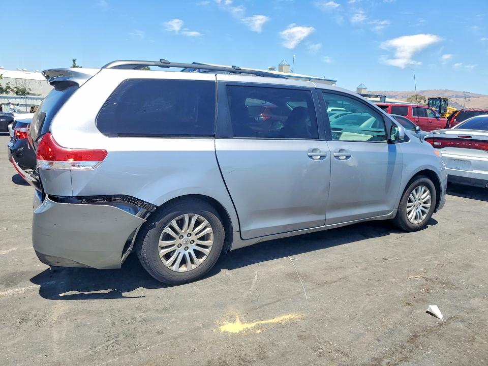 60200276 :رقم المزاد ، 5TDYK3DC2CS276068 vin ، 2012 Toyota Sienna مزاد بيع
