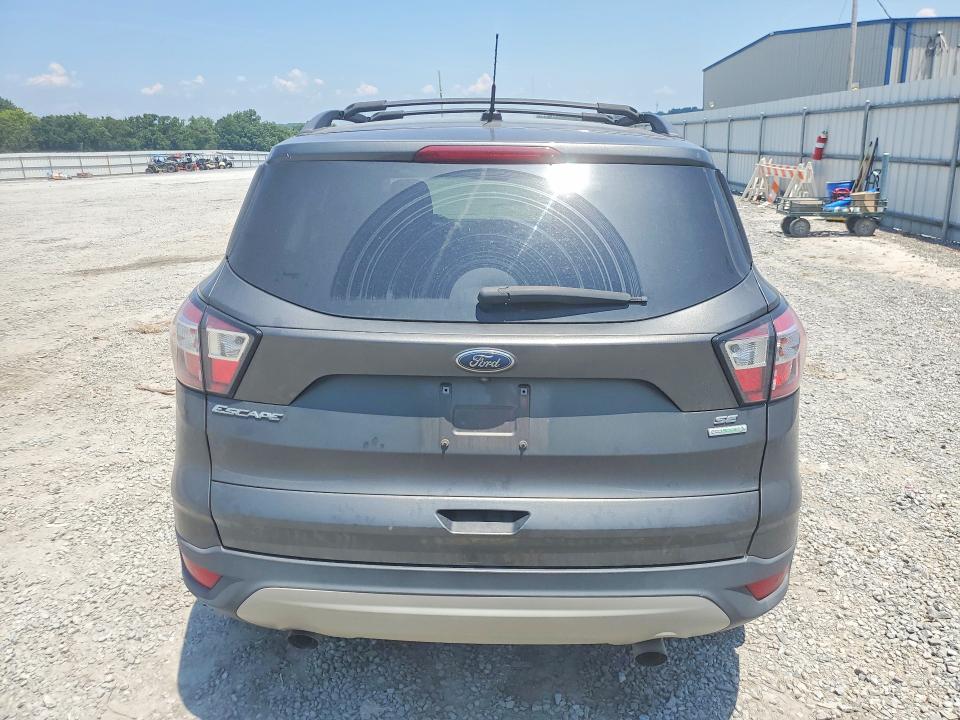 61584066 :رقم المزاد ، 1FMCU0GD2JUA81051 vin ، 2018 Ford Escape مزاد بيع
