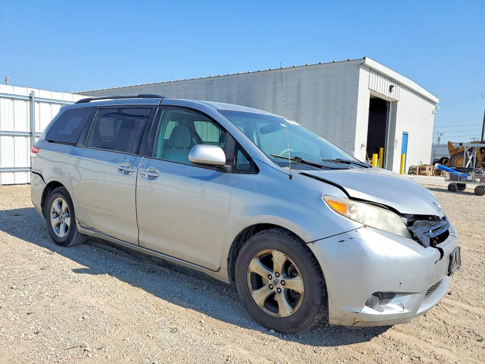 59289056 :رقم المزاد ، 5TDKK3DC3BS072593 vin ، 2011 Toyota Sienna مزاد بيع