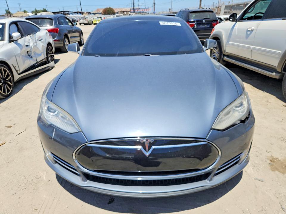 2014 Tesla Model S მანქანა იყიდება აუქციონზე, vin: 5YJSA1S11EFP45124, აუქციონის ნომერი: 62502676