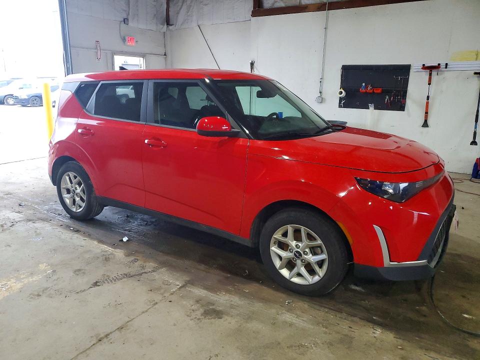60620206 :رقم المزاد ، KNDJ23AU0P7198470 vin ، 2023 Kia Soul مزاد بيع